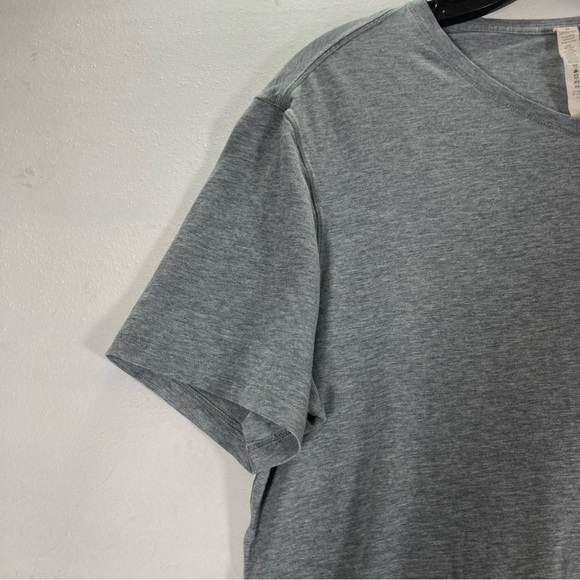 Lululemon Shirt Mens Gray Lightweight Short Sleeve Crewneck Stretch Gym Size L - Picture 3 of 12